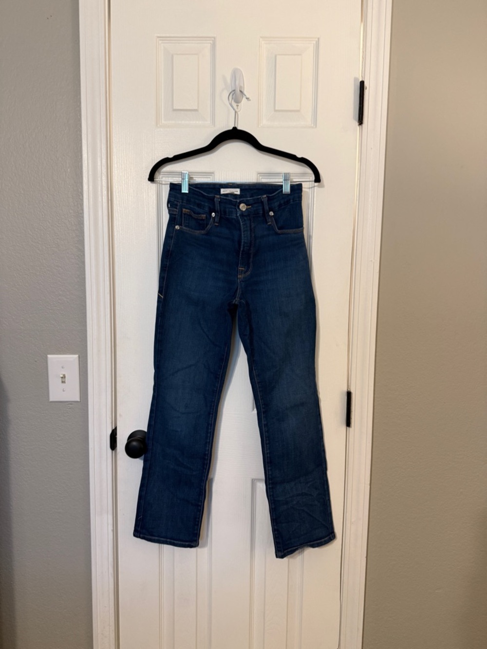 Good American Soft Tech Good Legs Straight Jeans - Picture 6 of 12